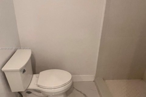 Condominio en alquiler en Miami, Florida, 2 dormitorios, 91.32 m2 № 2041338 - foto 13