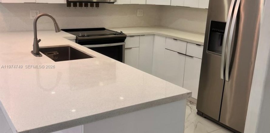 Condominio en Miami, Florida, 2 dormitorios  № 2041338