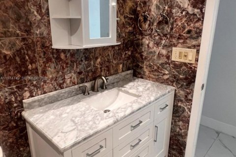 Condominio en alquiler en Miami, Florida, 2 dormitorios, 91.32 m2 № 2041338 - foto 6