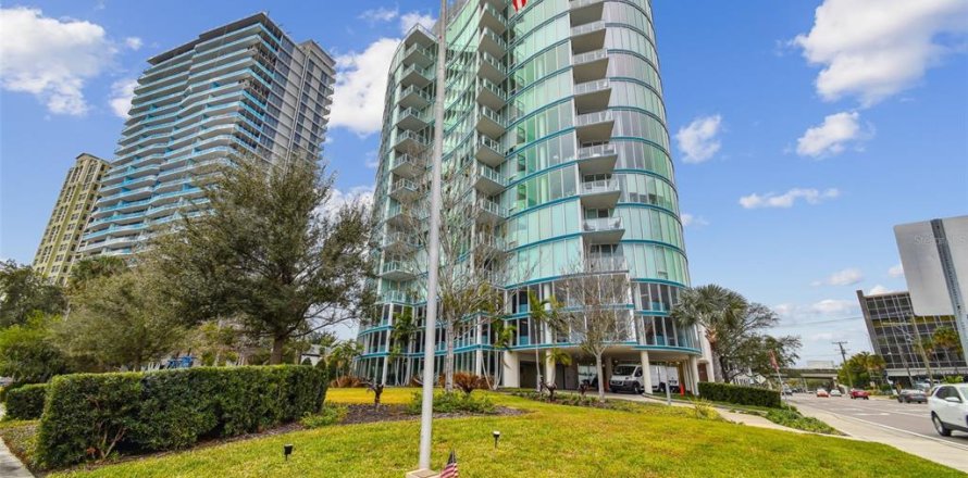 Condo in Tampa, Florida, 3 bedrooms № 2103641