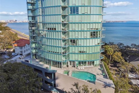 Condo in Tampa, Florida, 3 bedrooms № 2103641 - photo 2