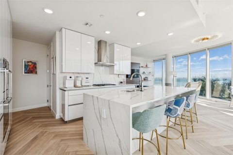 Condo in Tampa, Florida, 3 bedrooms № 2103641 - photo 21