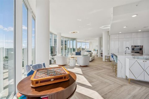 Condo in Tampa, Florida, 3 bedrooms № 2103641 - photo 13