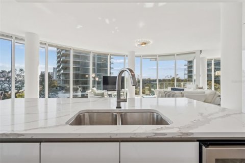 Condo in Tampa, Florida, 3 bedrooms № 2103641 - photo 18