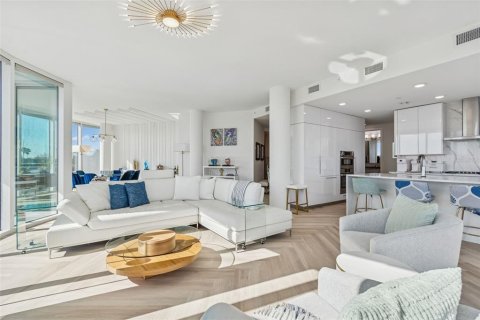 Condo in Tampa, Florida, 3 bedrooms № 2103641 - photo 27