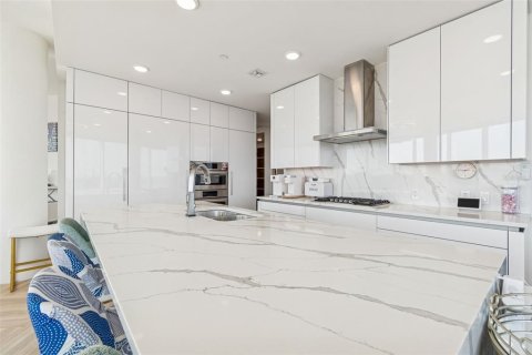 Condo in Tampa, Florida, 3 bedrooms № 2103641 - photo 15