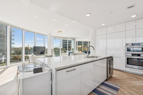 Condo in Tampa, Florida, 3 bedrooms № 2103641 - photo 17