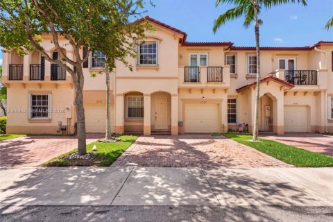 Townhouse in Miami, Florida 3 bedrooms, 161 sq.m. № 2363563