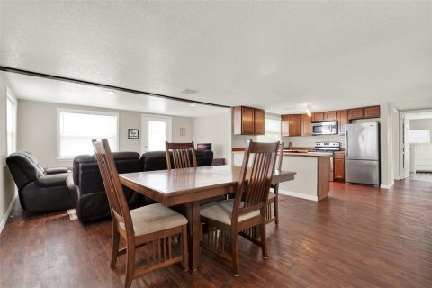 House in Sorrento, Florida 3 bedrooms, 119.66 sq.m. № 1846366 - photo 4