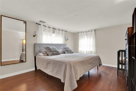 House in Sorrento, Florida 3 bedrooms, 119.66 sq.m. № 1846366 - photo 10