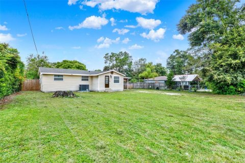House in Sorrento, Florida 3 bedrooms, 119.66 sq.m. № 1846366 - photo 16