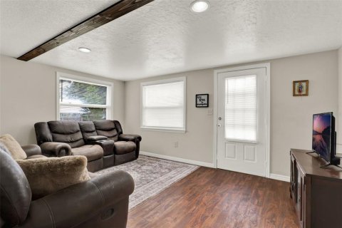 House in Sorrento, Florida 3 bedrooms, 119.66 sq.m. № 1846366 - photo 5