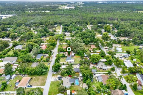 House in Sorrento, Florida 3 bedrooms, 119.66 sq.m. № 1846366 - photo 20