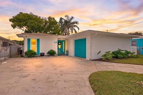 Casa en New Port Richey, Florida 3 dormitorios, 144.37 m2 № 2342235