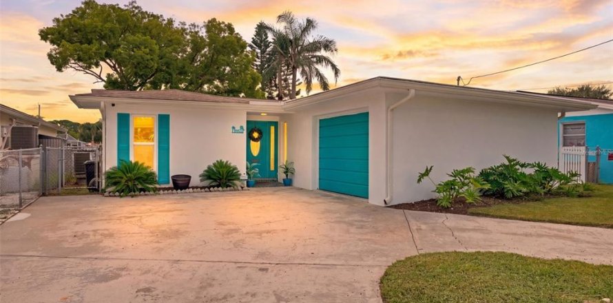 Casa en New Port Richey, Florida 3 dormitorios, 144.37 m2 № 2342235