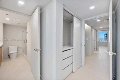 Copropriété à louer à Miami, Floride: 3 chambres, 152.36 m2 № 2019859 - photo 15