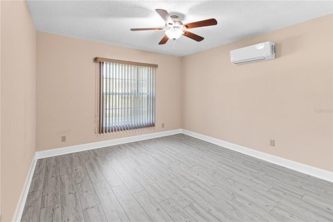 House in Clearwater, Florida 5 bedrooms, 208.47 sq.m. № 2210836 - photo 17