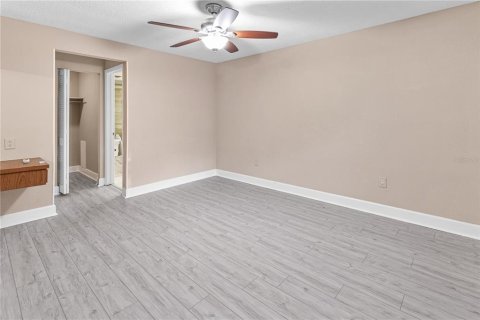 House in Clearwater, Florida 5 bedrooms, 208.47 sq.m. № 2210836 - photo 8