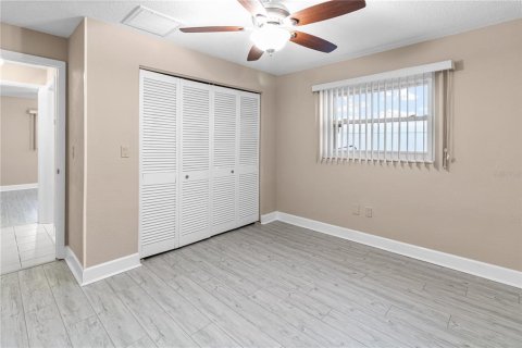 House in Clearwater, Florida 5 bedrooms, 208.47 sq.m. № 2210836 - photo 24