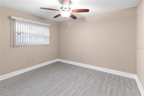 House in Clearwater, Florida 5 bedrooms, 208.47 sq.m. № 2210836 - photo 23