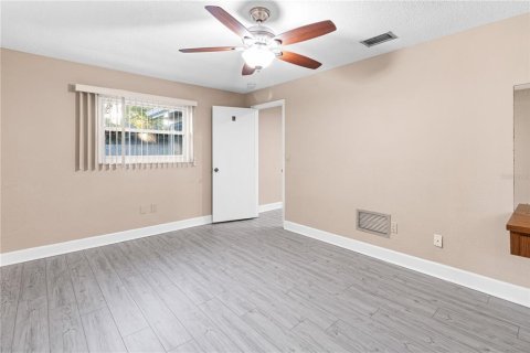 House in Clearwater, Florida 5 bedrooms, 208.47 sq.m. № 2210836 - photo 10