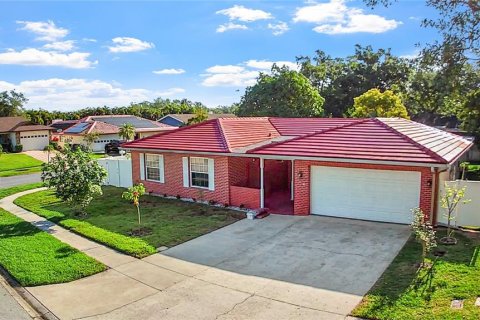 House in Clearwater, Florida 5 bedrooms, 208.47 sq.m. № 2210836