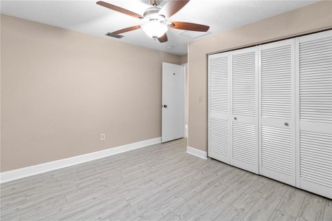 House in Clearwater, Florida 5 bedrooms, 208.47 sq.m. № 2210836 - photo 25