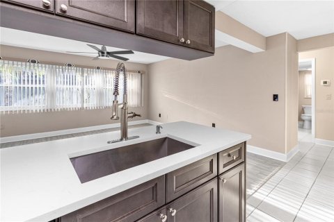 House in Clearwater, Florida 5 bedrooms, 208.47 sq.m. № 2210836 - photo 7