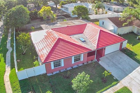 House in Clearwater, Florida 5 bedrooms, 208.47 sq.m. № 2210836 - photo 2