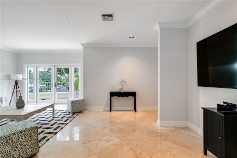 Villa ou maison à louer à Fort Lauderdale, Floride: 9 chambres, 2021.18 m2 № 1710856 - photo 11