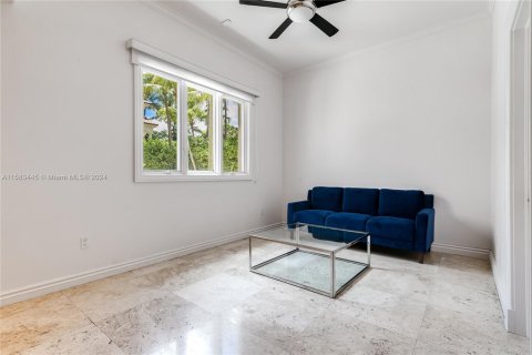Villa ou maison à louer à Fort Lauderdale, Floride: 9 chambres, 2021.18 m2 № 1710856 - photo 7