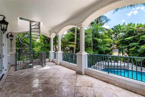 Villa ou maison à louer à Fort Lauderdale, Floride: 9 chambres, 2021.18 m2 № 1710856 - photo 17