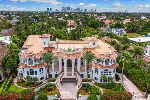 Villa ou maison à louer à Fort Lauderdale, Floride: 9 chambres, 2021.18 m2 № 1710856 - photo 1