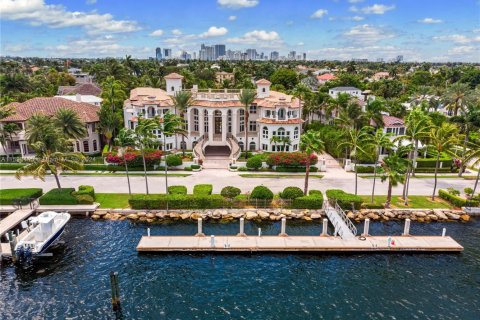 Villa ou maison à louer à Fort Lauderdale, Floride: 9 chambres, 2021.18 m2 № 1710856 - photo 2