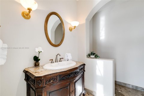 Villa ou maison à louer à Fort Lauderdale, Floride: 9 chambres, 2021.18 m2 № 1710856 - photo 5