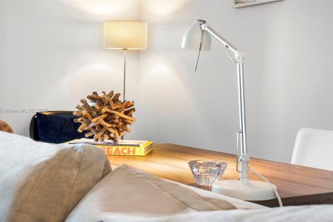 Condo in Miami Beach, Florida  № 2014054 - photo 6