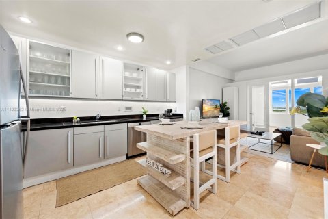 Condo in Miami Beach, Florida  № 2014054 - photo 23