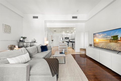 Condo in Miami Beach, Florida  № 2014054 - photo 17