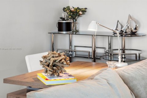 Condo in Miami Beach, Florida  № 2014054 - photo 5