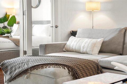 Condo in Miami Beach, Florida  № 2014054 - photo 7