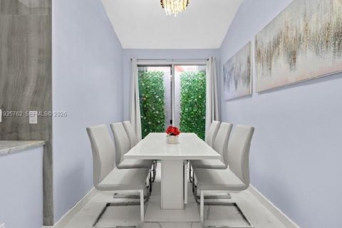 House in Wellington, Florida 4 bedrooms, 159.05 sq.m. № 2000351 - photo 27