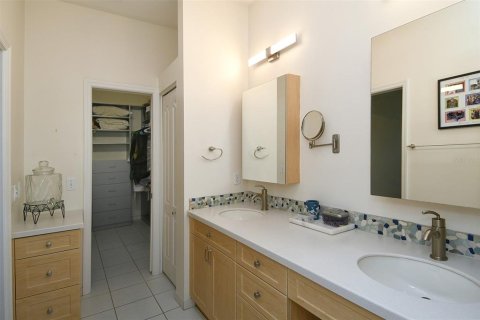 House in Sarasota, Florida 2 bedrooms, 146.04 sq.m. № 2409029 - photo 29
