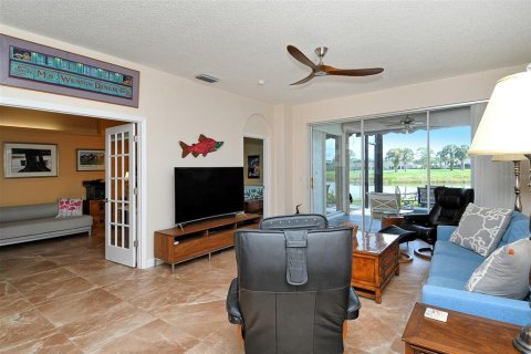 House in Sarasota, Florida 2 bedrooms, 146.04 sq.m. № 2409029 - photo 10