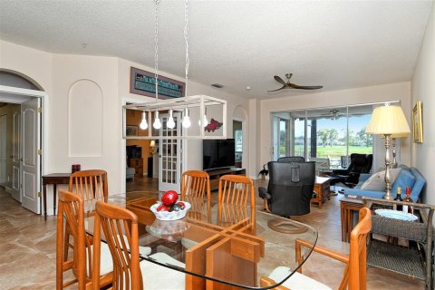 House in Sarasota, Florida 2 bedrooms, 146.04 sq.m. № 2409029 - photo 9