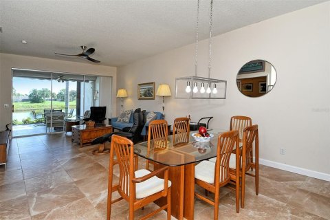 House in Sarasota, Florida 2 bedrooms, 146.04 sq.m. № 2409029 - photo 8