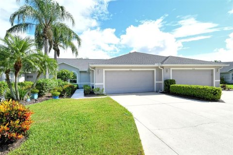 House in Sarasota, Florida 2 bedrooms, 146.04 sq.m. № 2409029 - photo 2