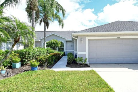 House in Sarasota, Florida 2 bedrooms, 146.04 sq.m. № 2409029 - photo 3