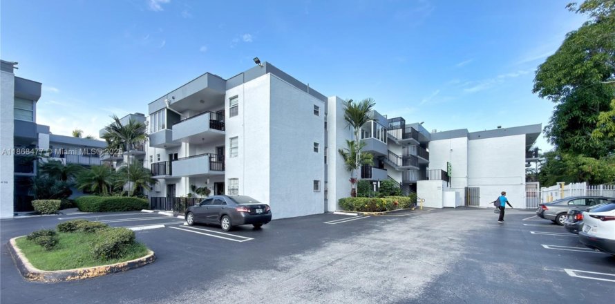 Condominio en Miami, Florida, 1 dormitorio № 1895393