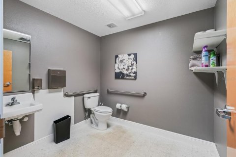 Propiedad comercial en venta en Oxford, Florida, 1337.79 m2 № 1740974 - foto 30