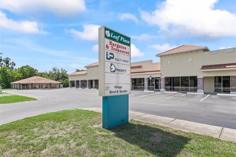 Propiedad comercial en venta en Oxford, Florida, 1337.79 m2 № 1740974 - foto 1